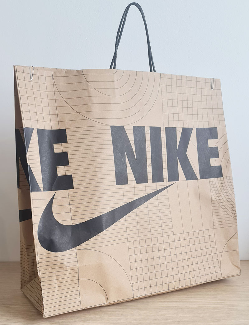 https://www.vnlbag.com/120gsm-Kraft-paper-bag-with-logo-printing,-twisted-handle-NIKE-1